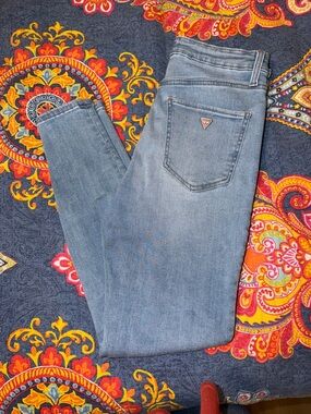 GUESS Light Blue Skinny Jeans - Classic Wash